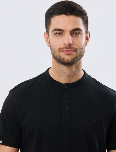 REMERA POLO CUELLO MAO Negro