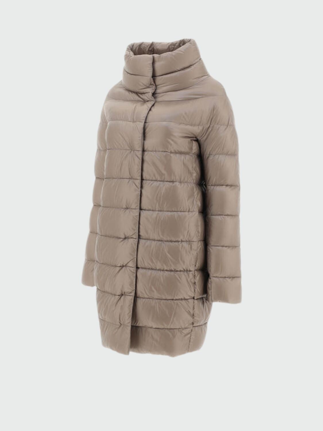 Herno - Campera de corte recto confeccionada en nylon ultraligth. Dora Caqui