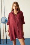 Camisas con botones de carey bordo
