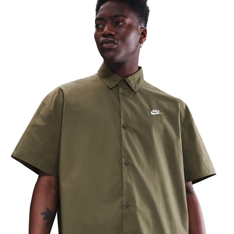 Remera Nike Club de Hombre Verde
