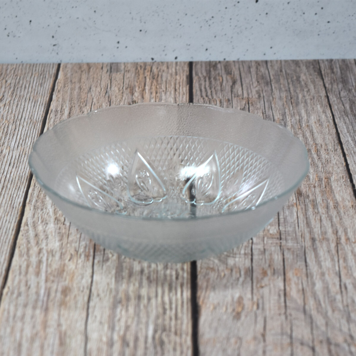 Bowl de vidrio con labrado de picos 