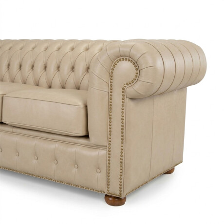 Sofá Chesterfield Novo - Cuero Básico - 3 cuerpos Arena - (Preventa)