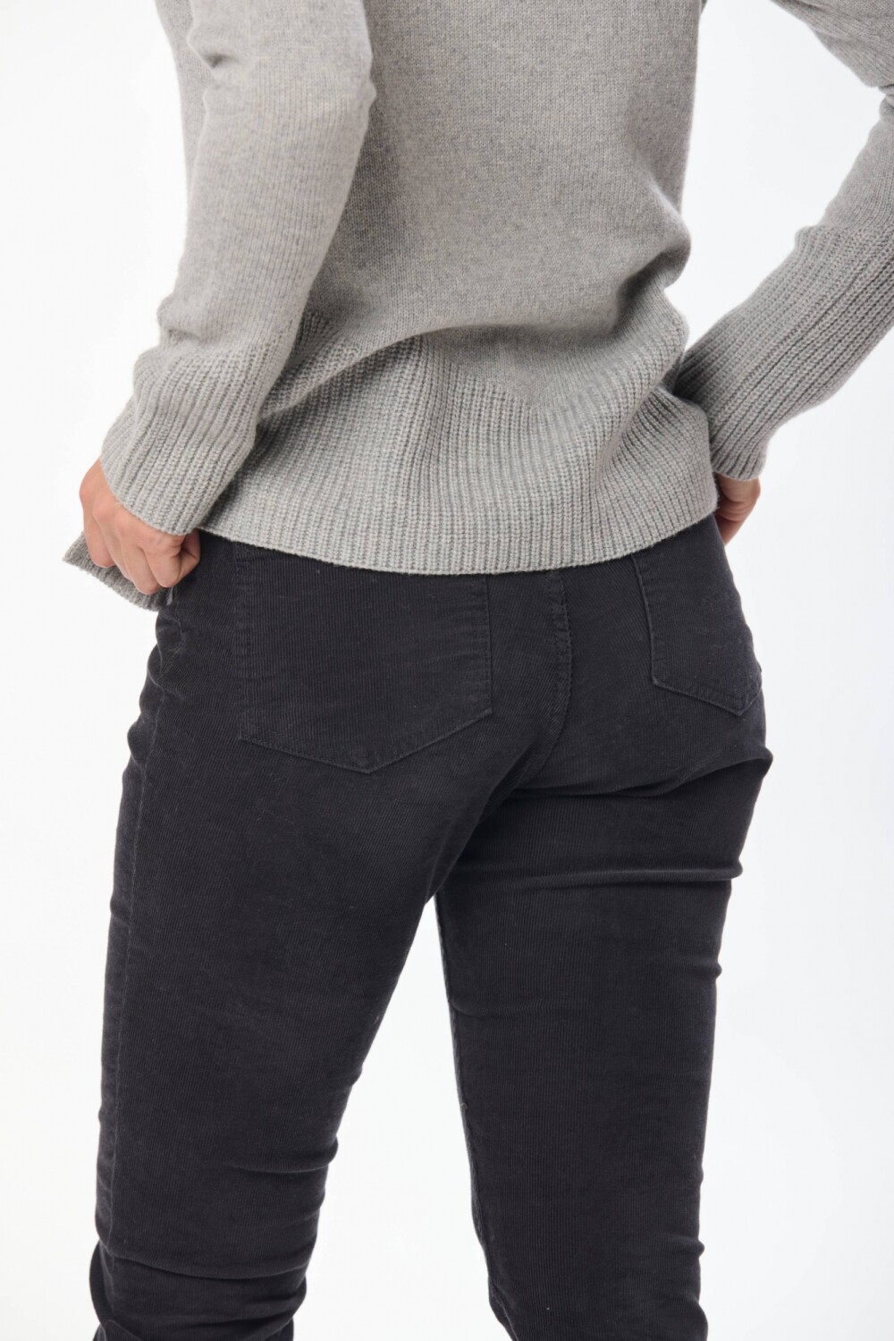 PANTALON DE PANA CON SPANDEX Gris