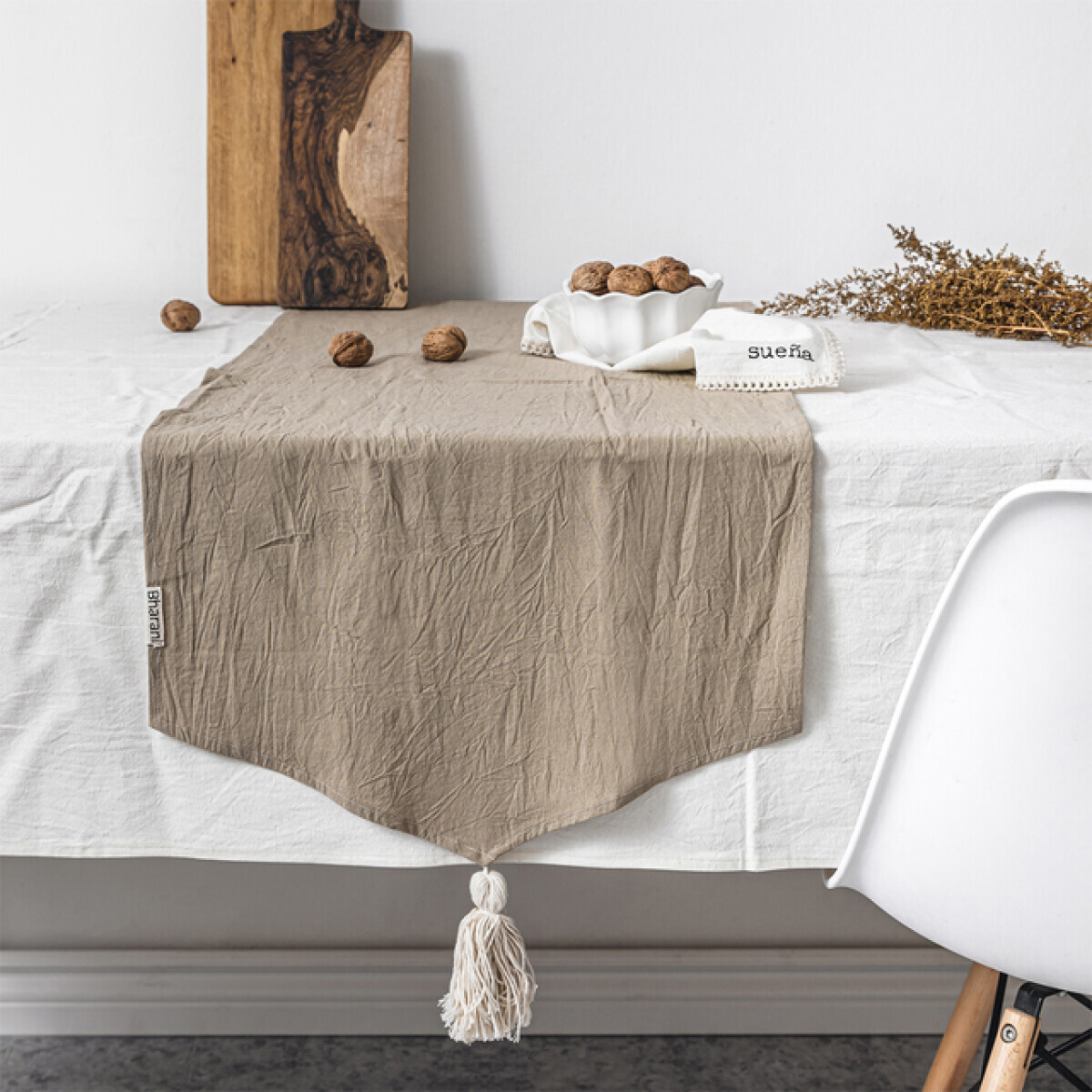 CAMINO 100% ALGODON TEÑIDO CON BORLAS - NUEZ 