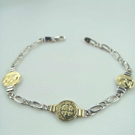 Pulsera religiosa de plata 925 con 3 medallas de Virgen Niña, San Benito y Ángel San Rafael en double de oro 18 ktes. Pulsera religiosa de plata 925 con 3 medallas de Virgen Niña, San Benito y Ángel San Rafael en double de oro 18 ktes.