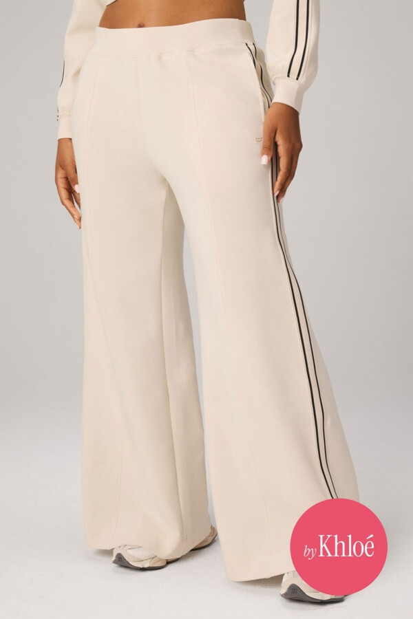 Pantalón Elevated Track Pant Mujer Almond Milk/Black