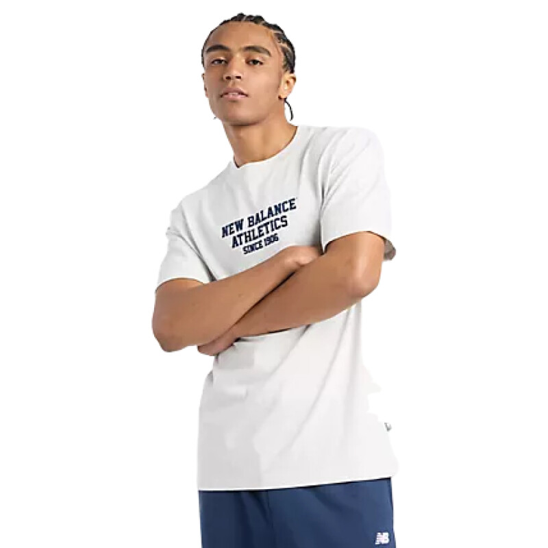 Remera New Balance Varsity Graphic Remera New Balance Varsity Graphic