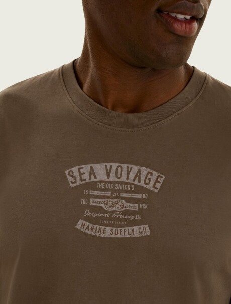 CAMISETA CON ESTAMPA MODELO REGULAR VERDE
