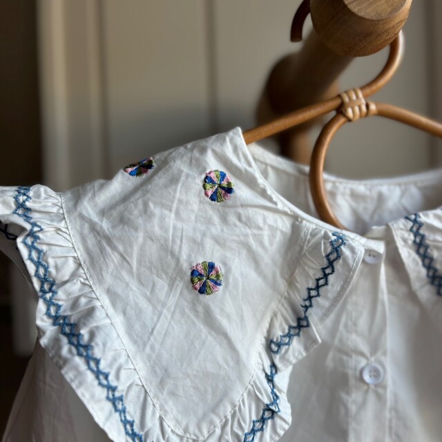 Blusa blanca con bordado Blusa blanca con bordado
