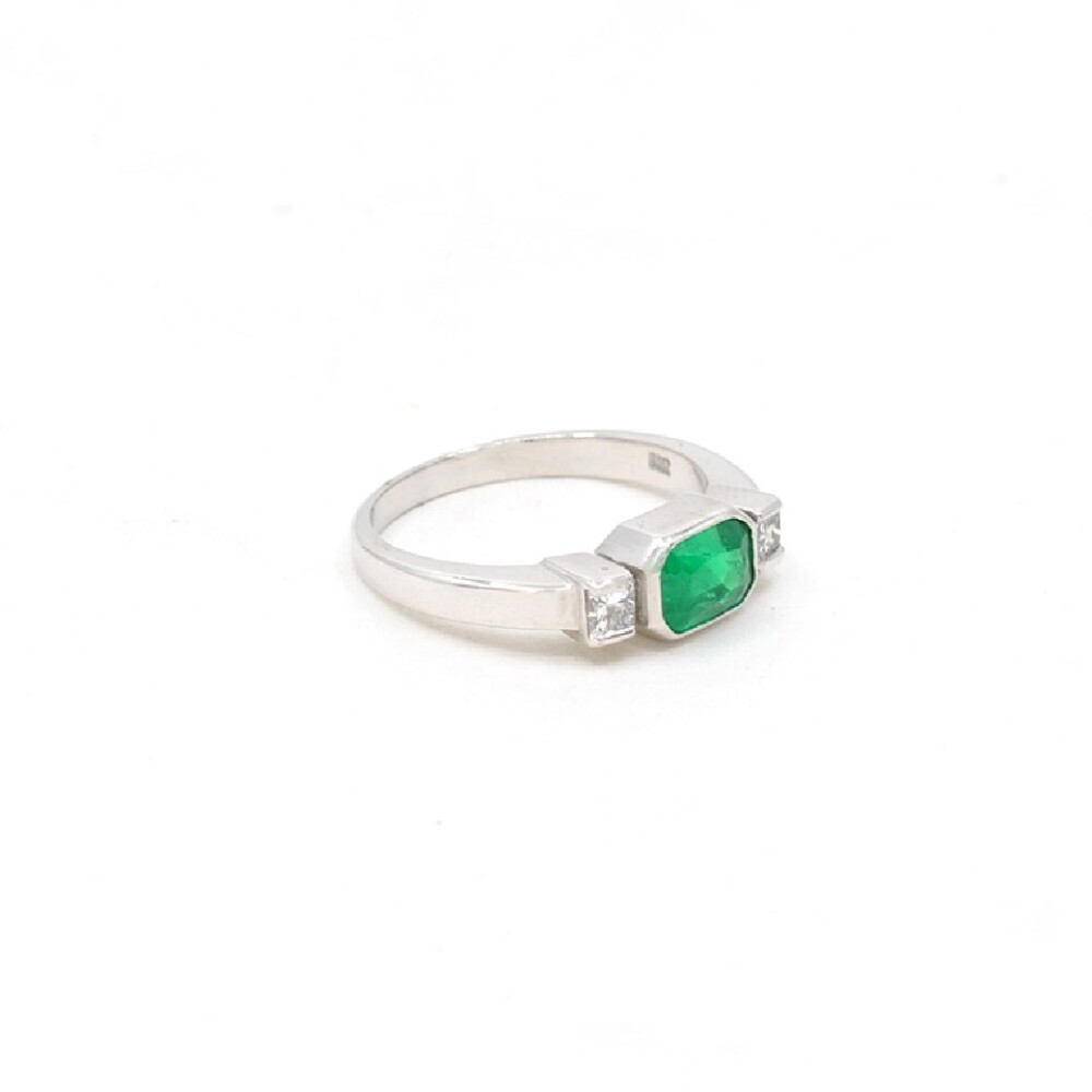Anillo En Oro 18K, Brillantes Y Esmeralda Anillo En Oro 18K, Brillantes Y Esmeralda