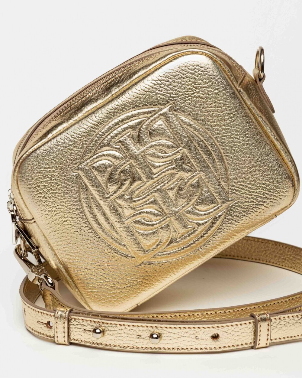 Bandolera Eterial en cuero graneado metalizado Platino