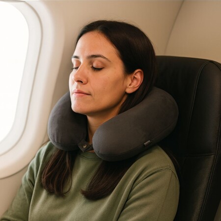 ALMOHADA DE VIAJE BRIO CON MEMORIA GRIS