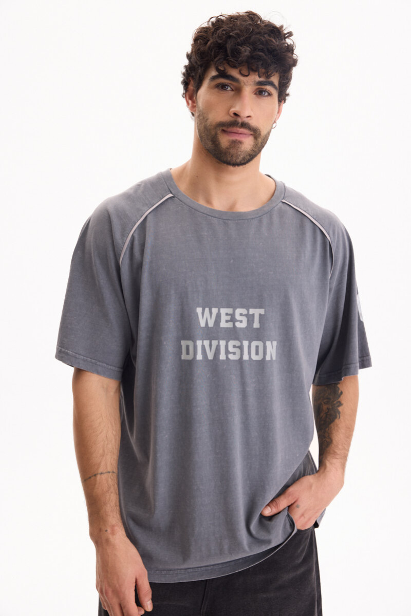 Remera Division Gris