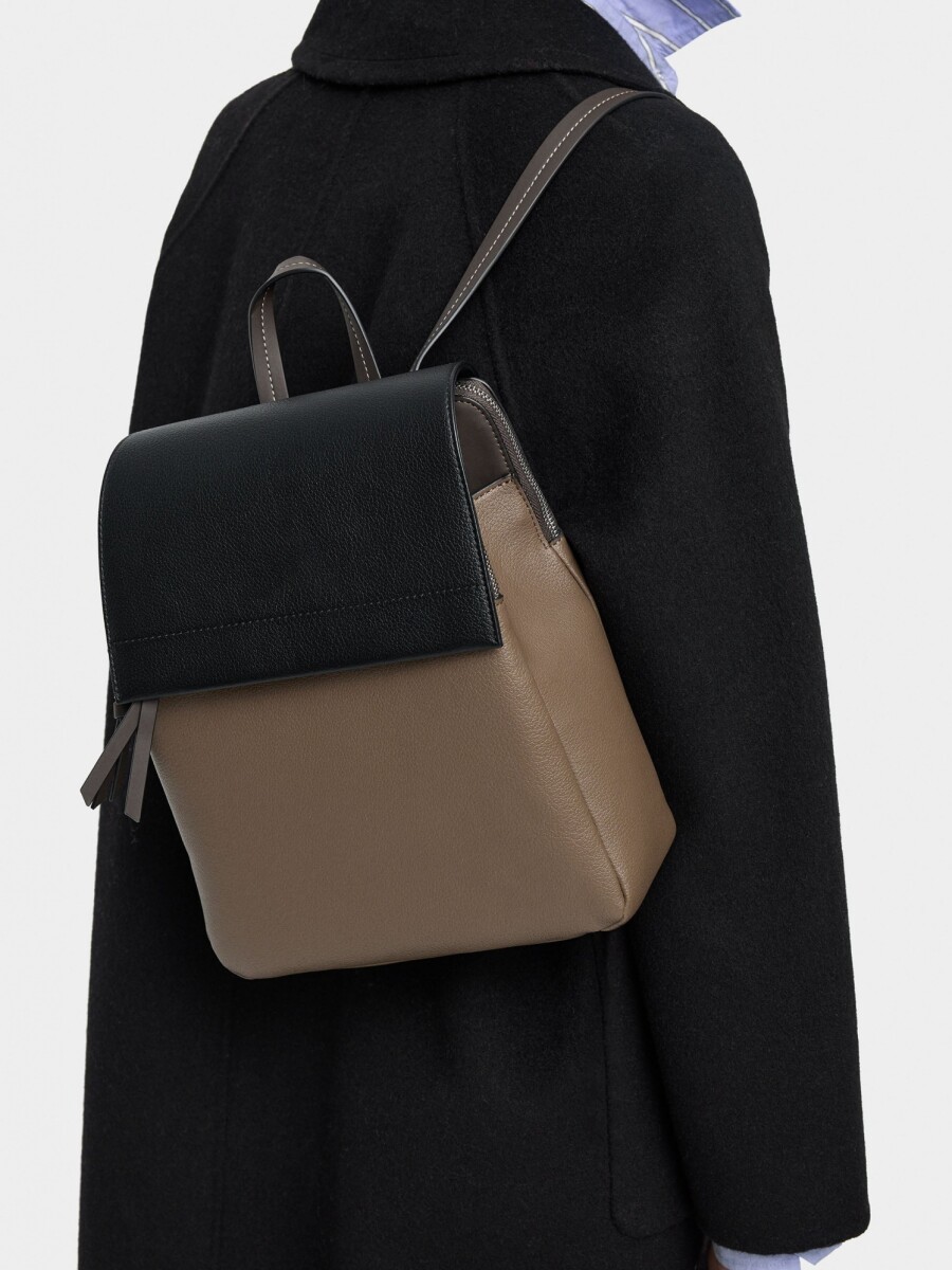 Mochila Color Block Con Solapa negro