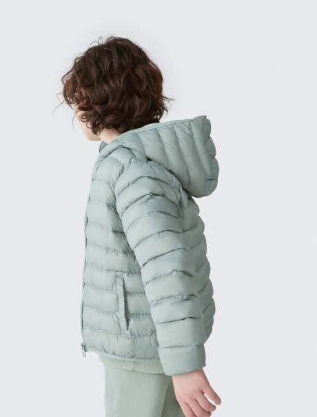 CAMPERA UNISSEX PUFFER CON CAPUCHA Y BOLSILLOS VERDE