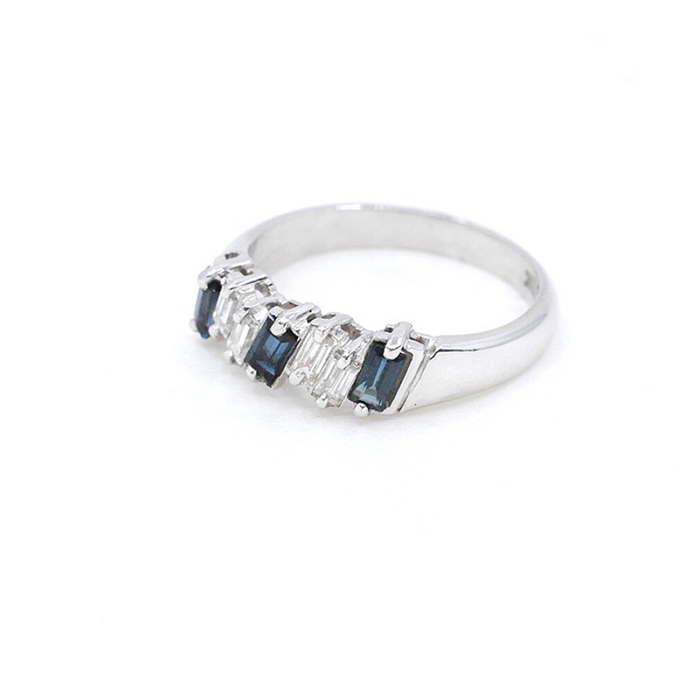 Anillo En Oro Blanco 18K, Brillantes Y Zafiros Anillo En Oro Blanco 18K, Brillantes Y Zafiros