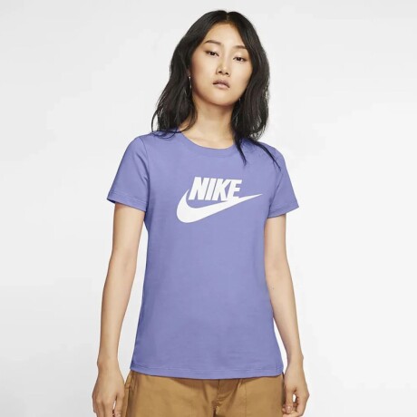 Remera Nike Moda Dama Tee Essntl Icon Futura Ligt Thistle S/C