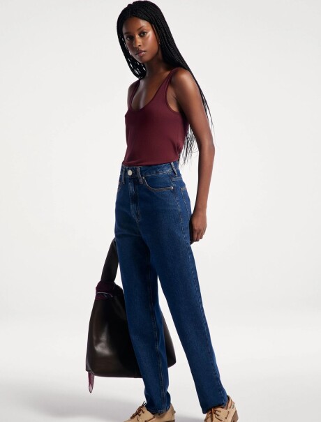 PANTALÓN DE JEAN MODELO MOM CINTURA ALTA AZUL