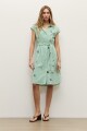 Vestido rayado con bordado verde