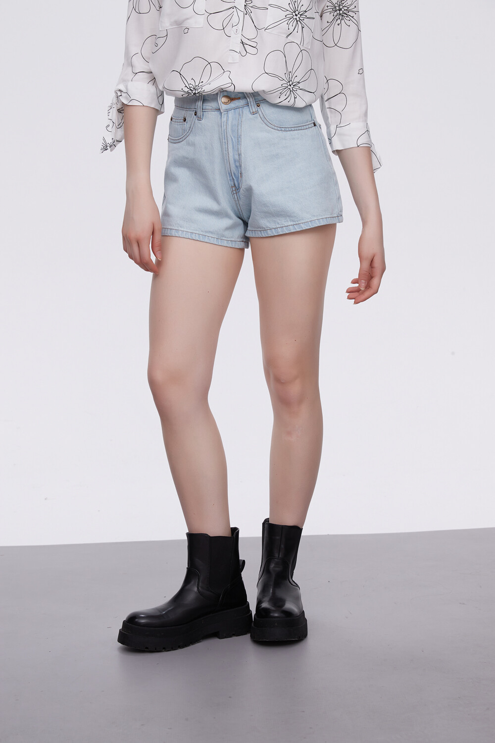 Short Kamala Celeste Claro