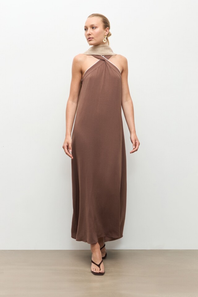 Maxi vestido halter chocolate