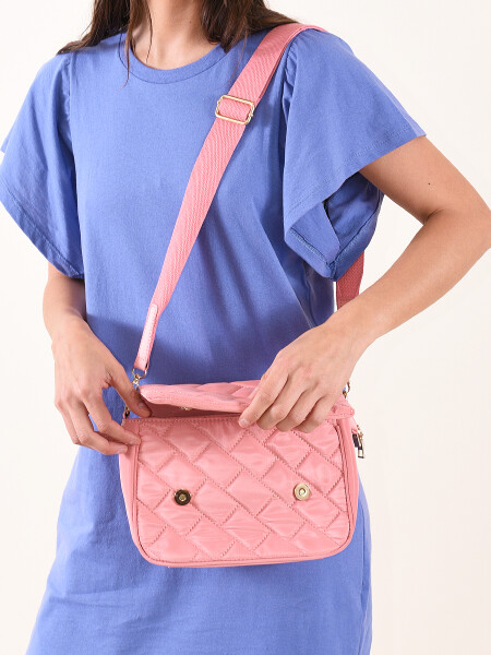 CARTERA CAPITONADA CON CORREA ROSA CLARO