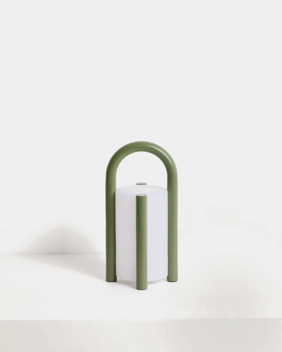 Lámpara de mesa pequeña portátil Leros de polietileno y acero verde