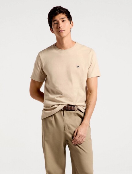 CAMISETA BÁSICA WORLD CON BORDADO BEIGE