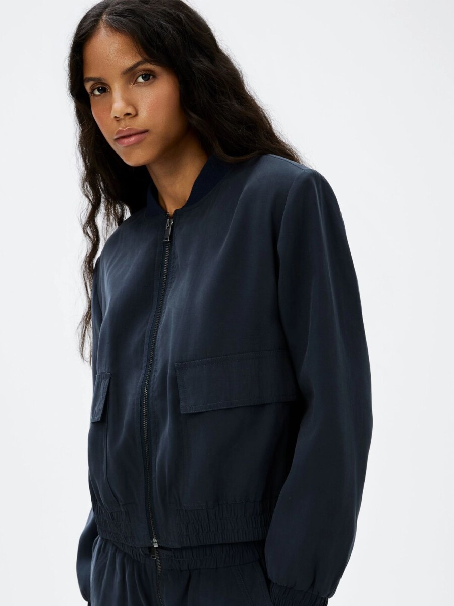 CAMPERA BOMBER CON BOLSILLOS - AZUL 