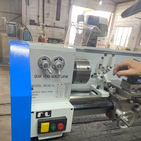 TORNO MECANICO BV20L1 520MM TORNO MECANICO BV20L1 520MM