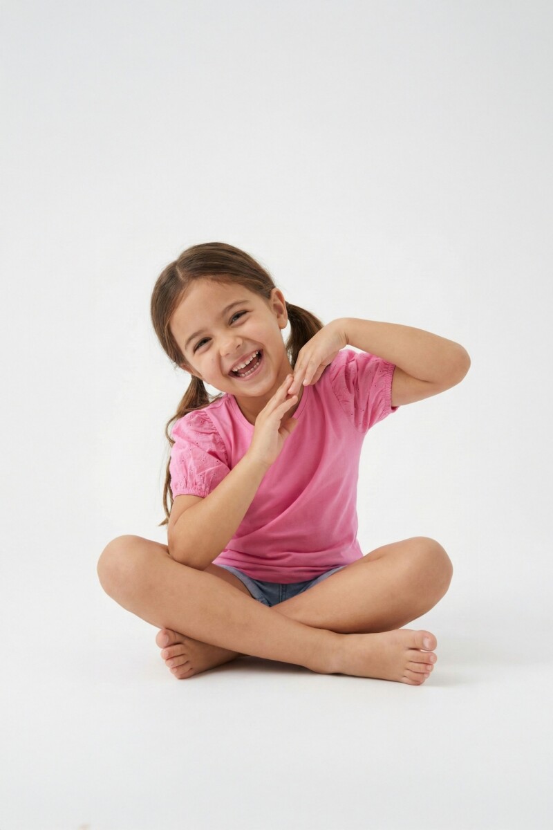 Remera con broderie FUCSIA
