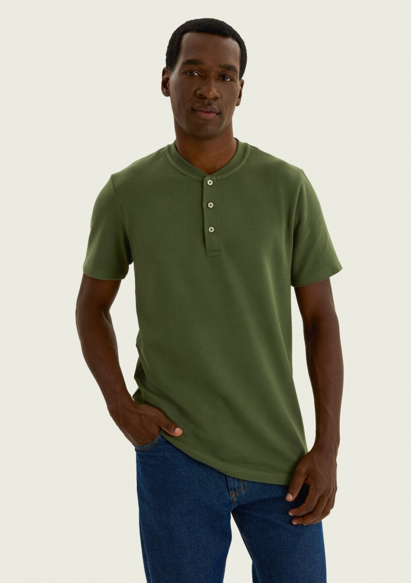 CAMISETA DE CUELLO CON TEXTURA - VERDE 