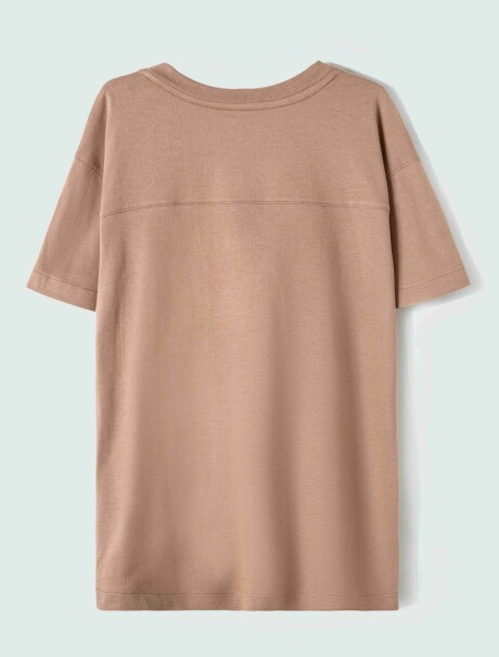 CAMISETA INFANTIL CON BOTONES MODELO OVERSIZE BEIGE