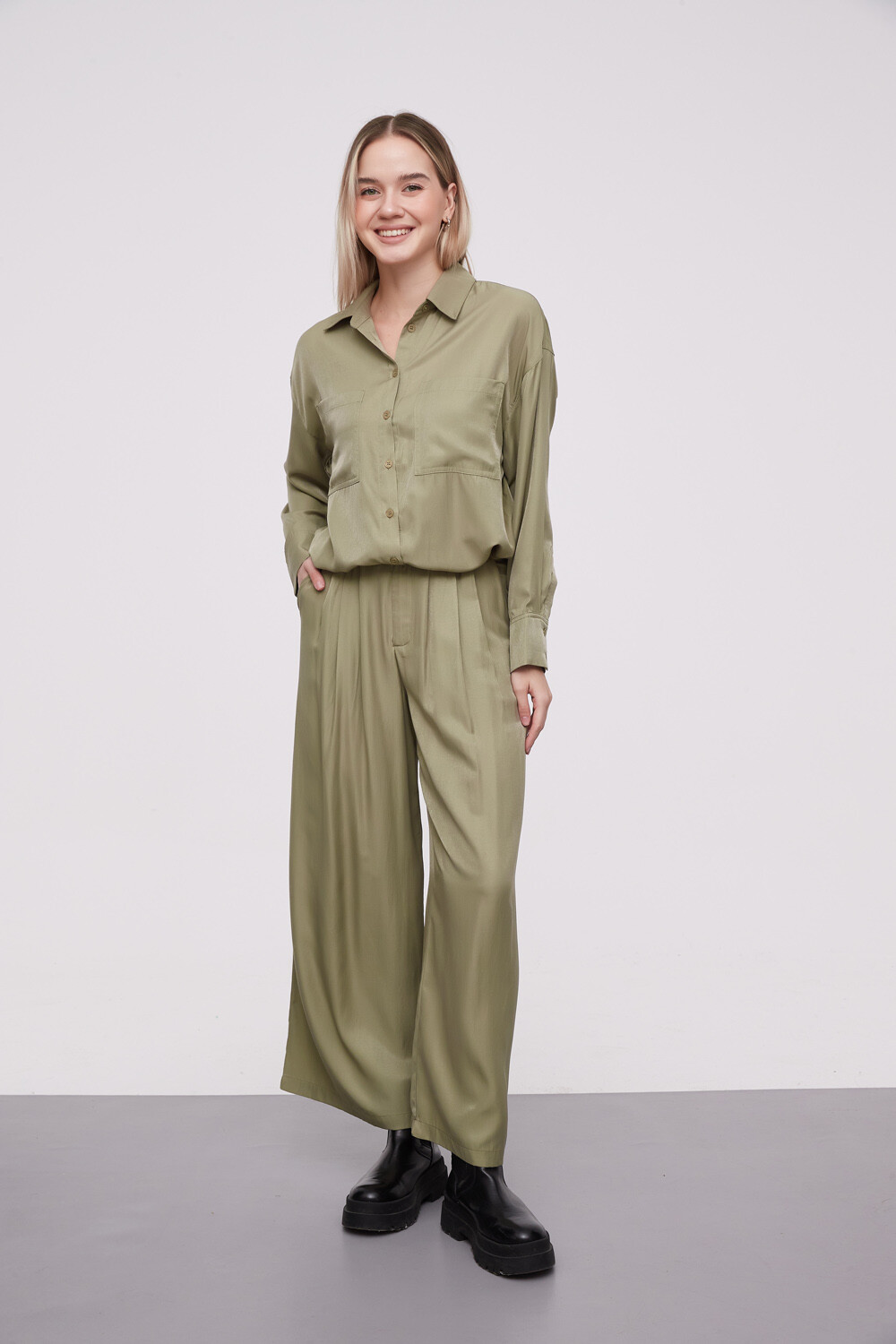 Pantalon Bucut Verde Palido