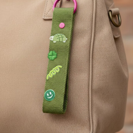 Llavero cinta con diseño Tortuga y Carita Feliz Verde